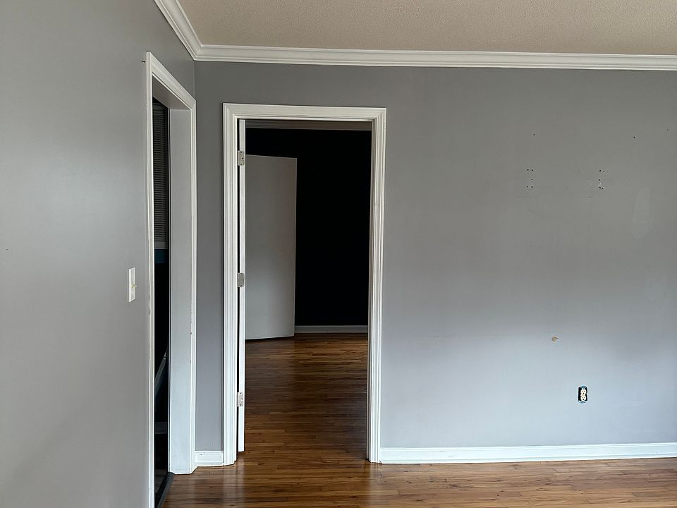 2nd image of 1211 W Madison St