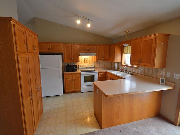 4th image of 2733 6th Ave E