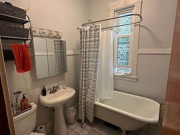 5th image of 2521 N Richmond St #2