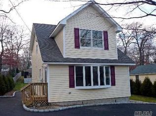 82 Rosewood Rd, Rocky Point, NY 11778