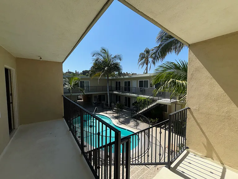 8740 Owensmouth Ave #16 — Photo 19