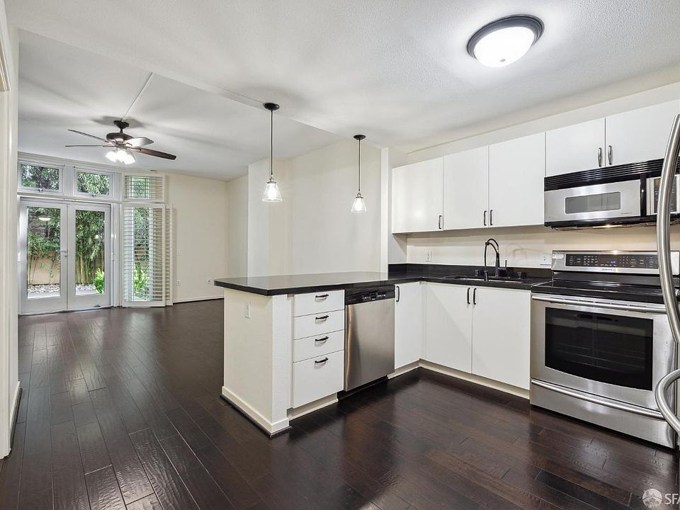 1st image of 88 King St Unit 116