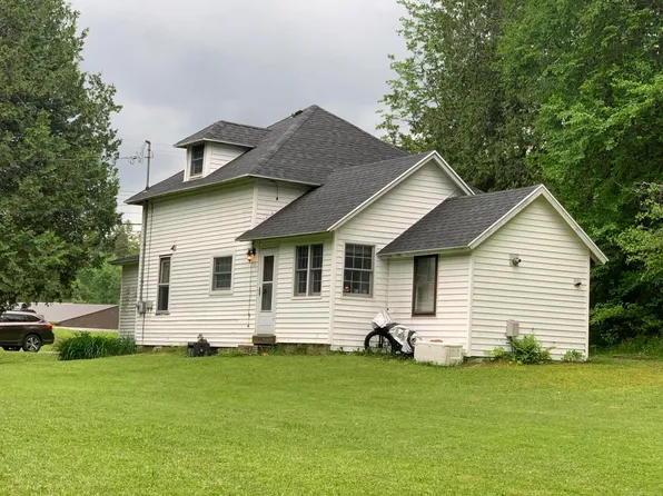 3 Owens Dr, Newcomb, NY 12852