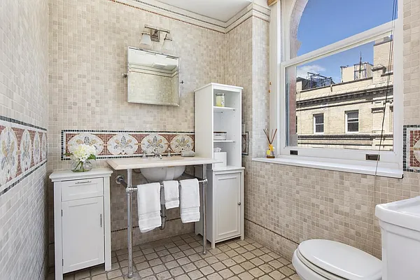 Sold by Avenue Real Estate | media 5