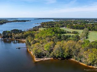 37 Trobrador Ln, Lancaster, VA 22503