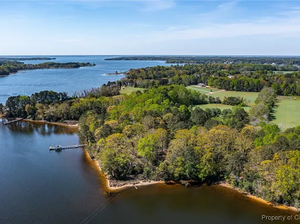 37 Trobrador Ln, Lancaster, VA 22503