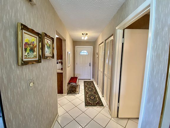 5th image of 6 Stratford Dr Unit D