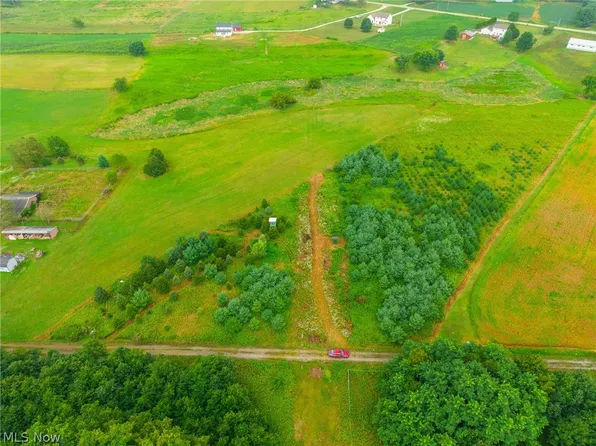 Lawndell Rd SW, Beach City, OH 44608