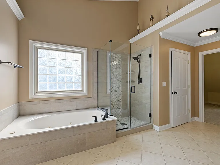 2128 Roswell Dr — Photo 15