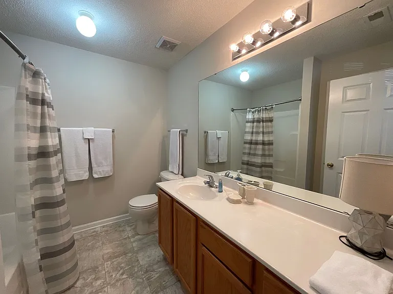 Meridian Park Apartments — Photo 236