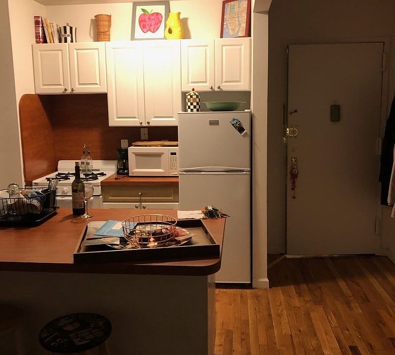 1st image of 609 E 11th St APT 1B