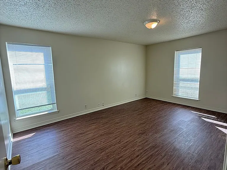 8207 Bayou Fountain Ave — Photo 5