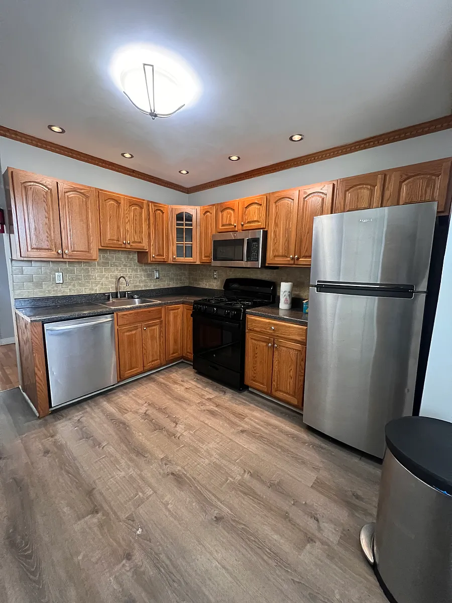 Building Photo - 161 Wilkinson Ave #2