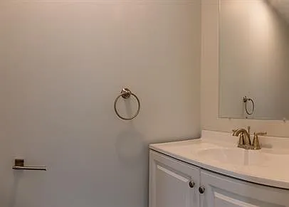 2 Thomas Dr — Photo 9