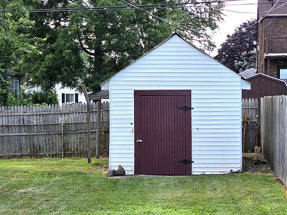 3rd image of 6862 Burr St