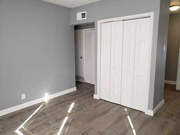 4th image of 7219-7239 Olive Blvd #7225
