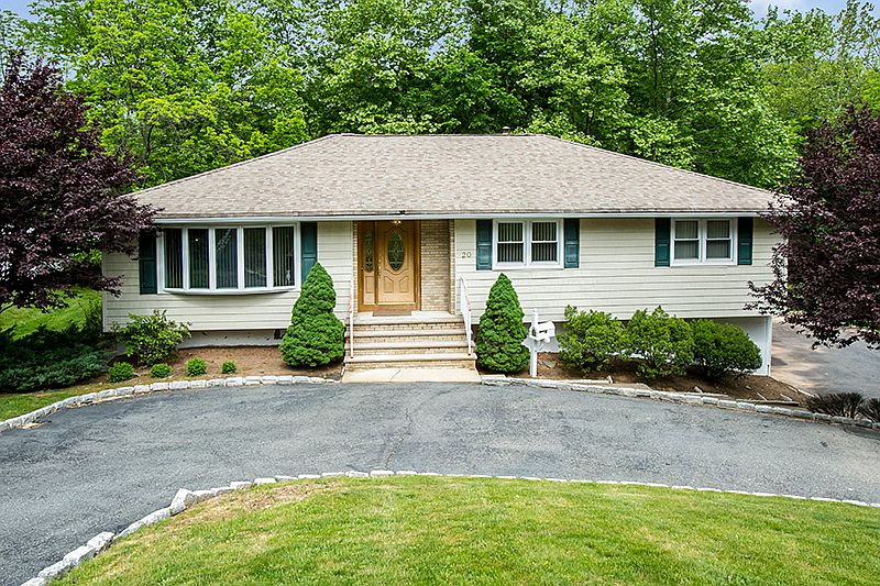1st image of 20 Shrewsbury Dr