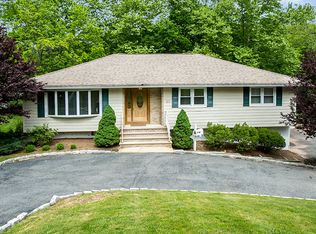 20 Shrewsbury Dr, Livingston, NJ 07039