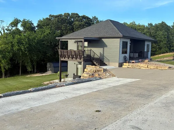 1041 Lake Dr, Keytesville, MO 65261
