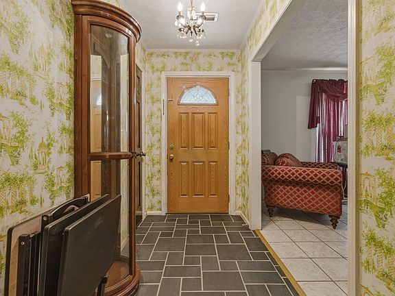 3rd image of 4319 Oakmont St