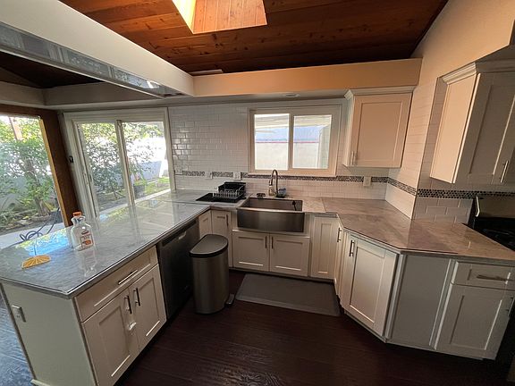 2nd image of 1525 E Washington Ave