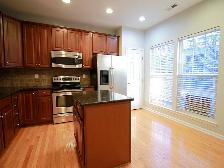 264 W Bland St — Photo 30