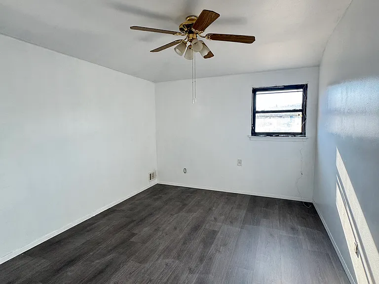 98 Logan Ave #2A — Photo 17