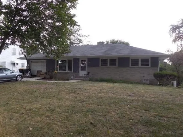 2226 N 117th St, Wauwatosa, WI 53226