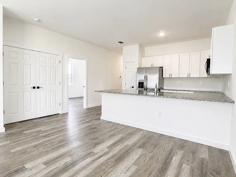 1130 Harold Ave S — Photo 6