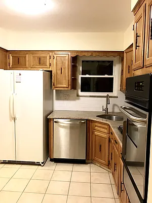 Rented by Zikos Realty Services | media 19