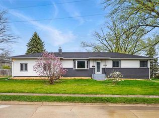 1208 Wylde Green Rd, Iowa City, IA 52246