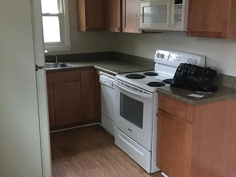1910 Laurinda Dr — Photo 17