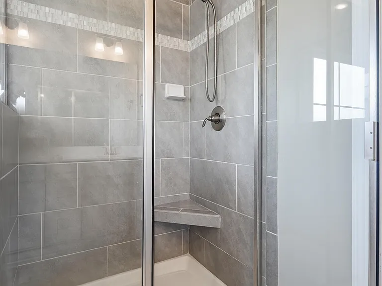 755 Greenwich Pl — Photo 29