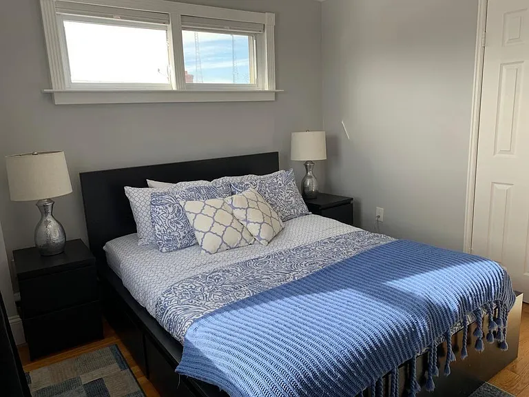 523 Ingraham St NE — Photo 16