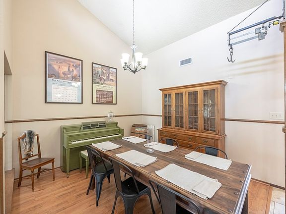 4th image of 4802 Elma Dr