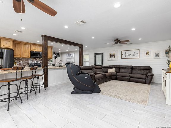 5th image of 665 DEER TRAIL DR
