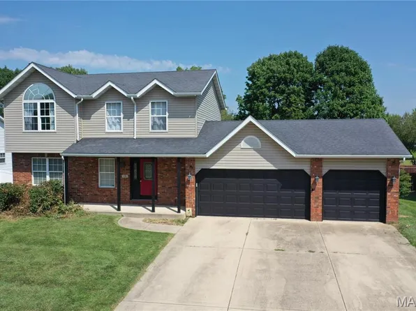 120 Fairway Dr, Maryville, IL 62062