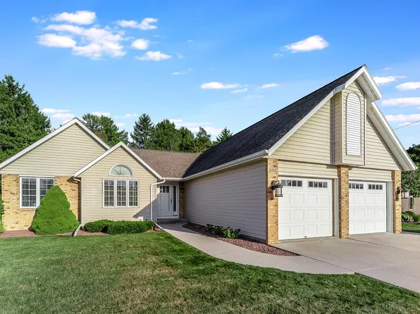 1909 Sharon LANE, Manitowoc, WI 54220