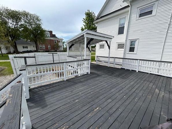 327 W Locust St, Paris, MO 65275