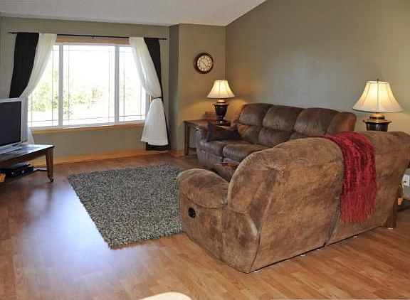 5th image of 848 Pleasant Ave