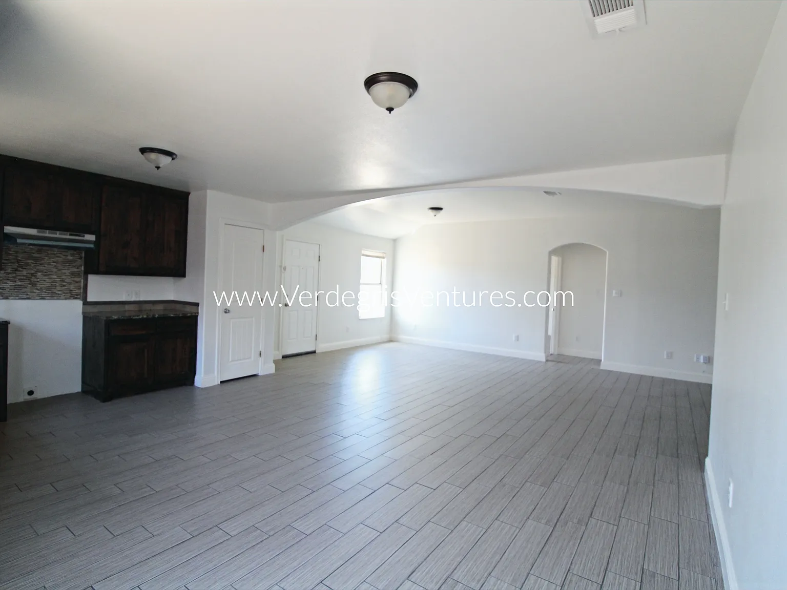 4 bed, 2013 sqft, $2,100 — Photo 4