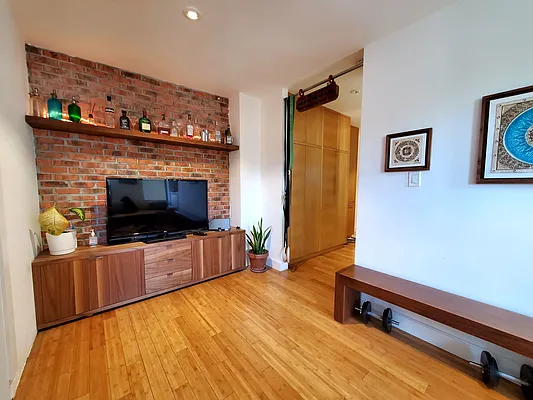 Rented by Compass | media 7