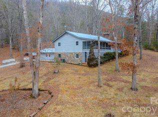 200 Mica Cir, Franklin, NC 28734