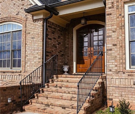 4th image of 2041 Lakewood Manor Drive