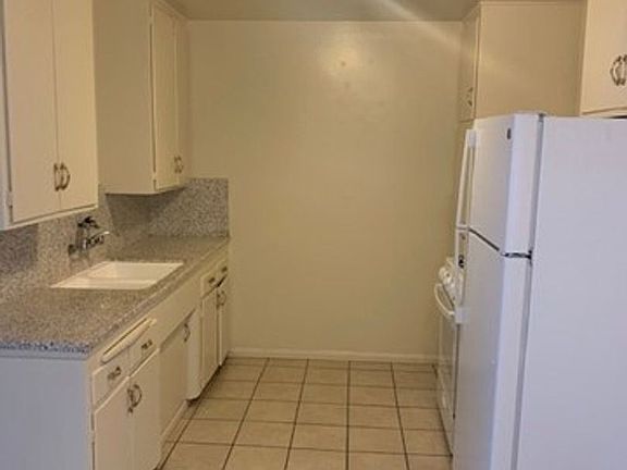 4th image of 2372 Palermo Dr
