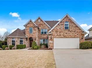 4515 W Creekview Dr, Rogers, AR 72758