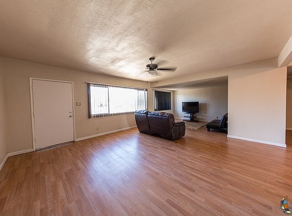 4th image of 695 Tangerine Dr