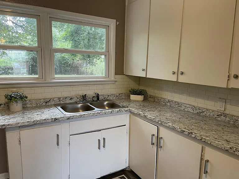 4331 N Frankfort Pl — Photo 9