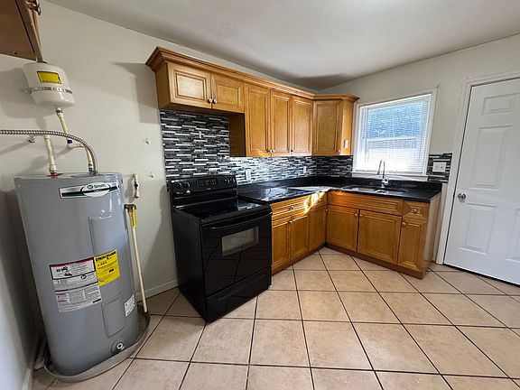 4th image of 612-614 N College Dr #8