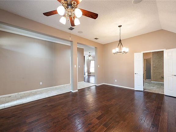 2nd image of 1304 Winnipeg Dr
